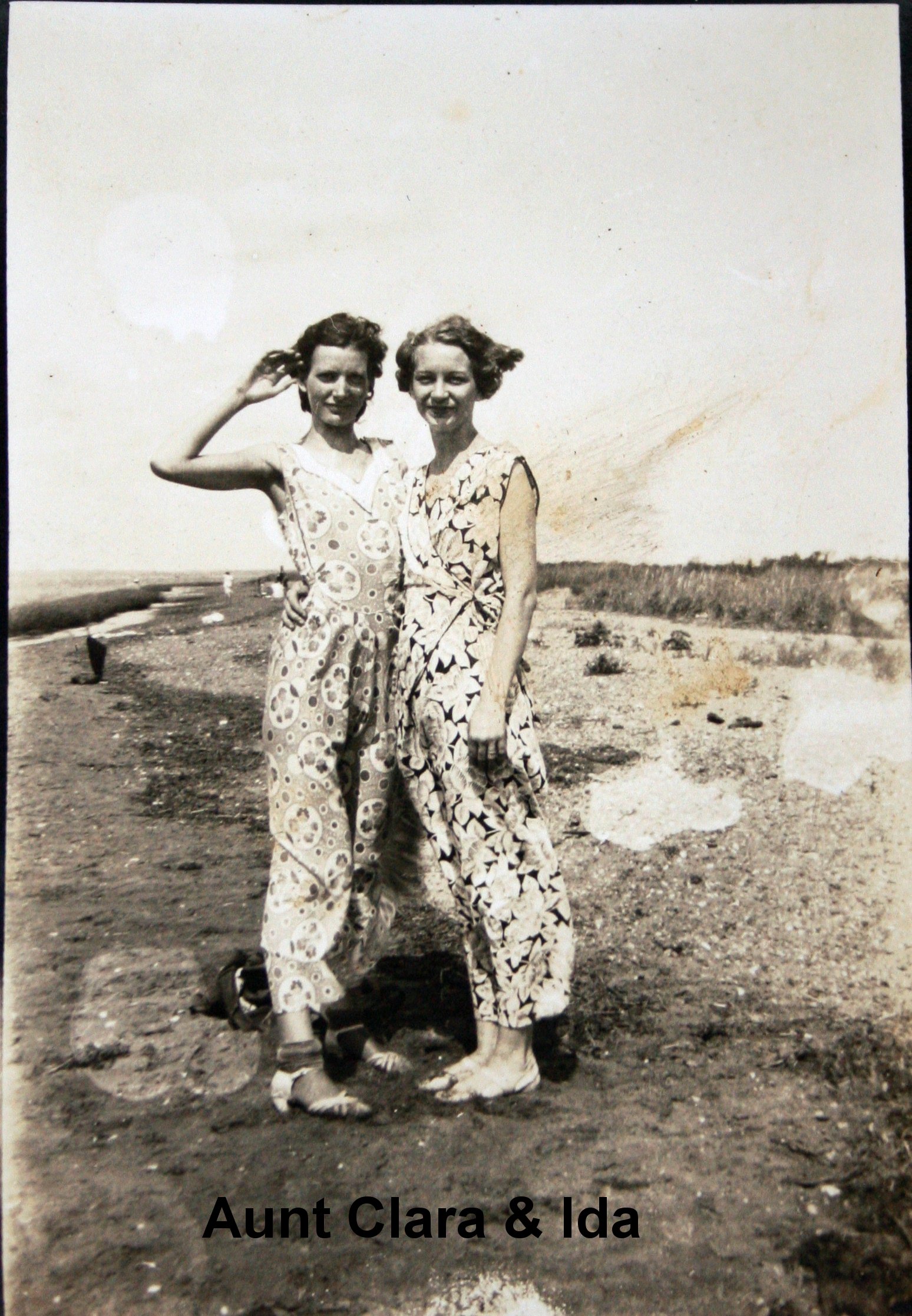 1929-Clara & Ida.jpg